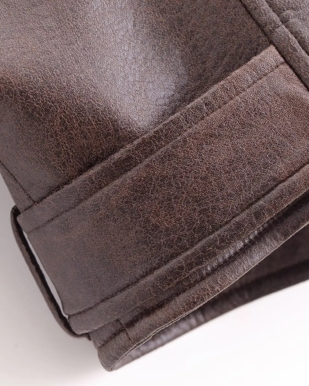 Aria | Elegante Damen-Cropped-Kunstlederjacke mit Gürtel