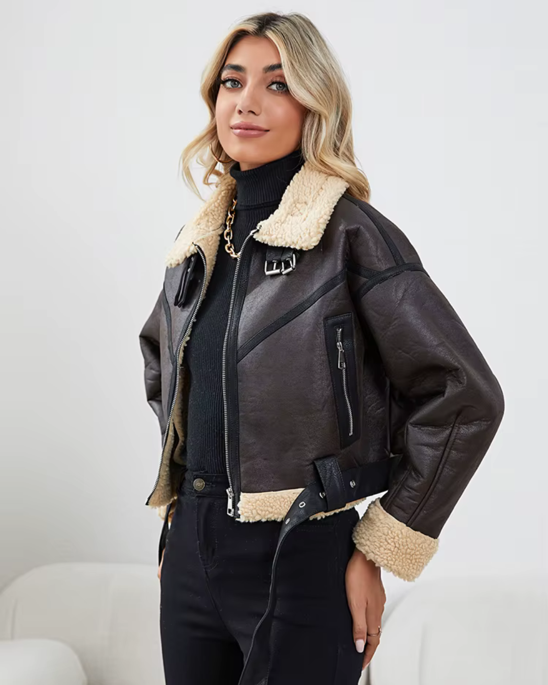 Aurora | Elegante Damen-Vintage-Aviatorjacke aus Kunstleder